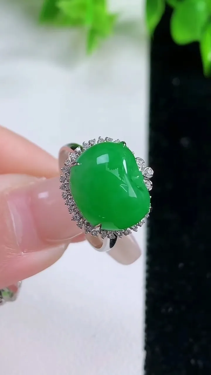 天然A货翡翠苹果戒指，尺寸17.5-10.6-12.6，重量:3.70g2026年1月18日
工厂直