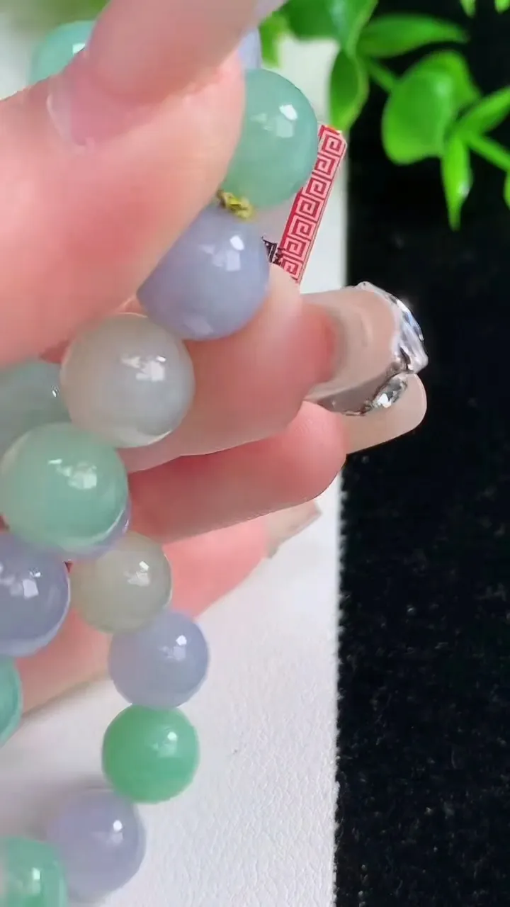 天然A货翡翠三彩圆珠手串，尺寸10-19颗，重量:33.30g1月18日
工厂直销收藏佳品,种好水足，色泽均匀，有种有色，上手高大气！