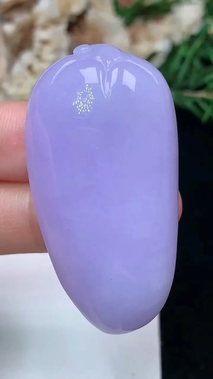 天然A货翡翠紫罗兰福瓜吊坠，尺寸45.6-24.2-10.8，重量:21.52g
1月18日