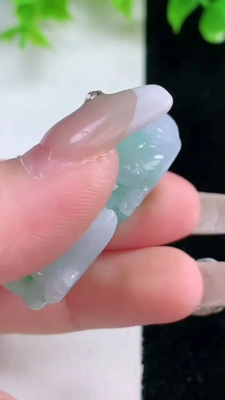 天然A货翡翠貔貅吊坠，尺寸38-22-11.8，重量:21.43g
1月18日