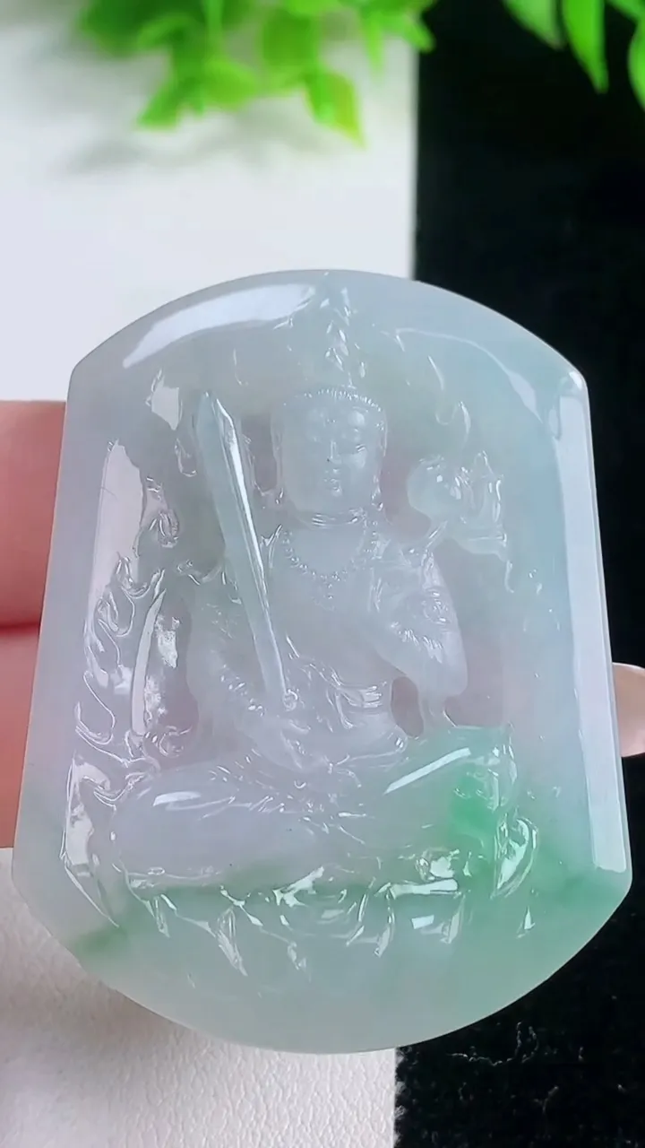 天然A货翡翠虚空藏菩萨吊坠，尺寸52.3-40.2-5，重量:26.02g
1月18日