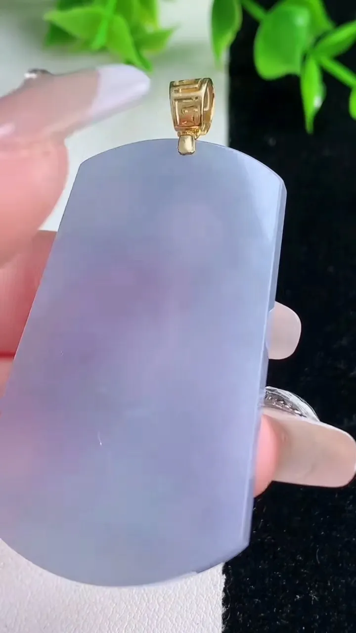 天然A货翡翠种紫罗兰无事牌吊坠，尺寸50-30-3.4，重量:16.29g
1月18日