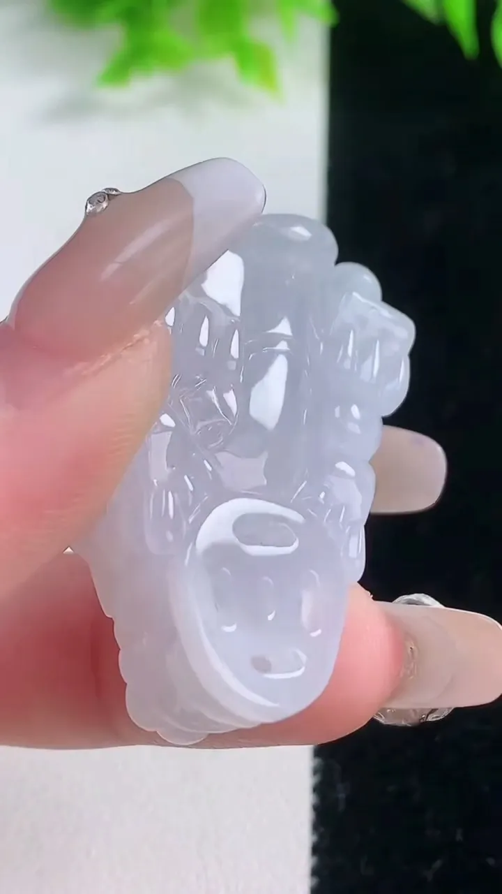 天然A货翡翠貔貅吊坠，尺寸39.4-21.2-12，重量:21.00g
1月18日