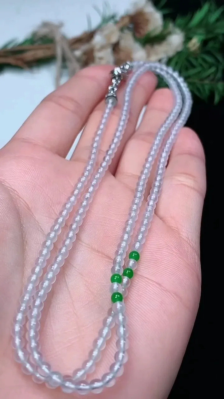 天然A货翡翠白冰小米珠项链，尺寸2.9-202颗，重量:10.76g
1月18日