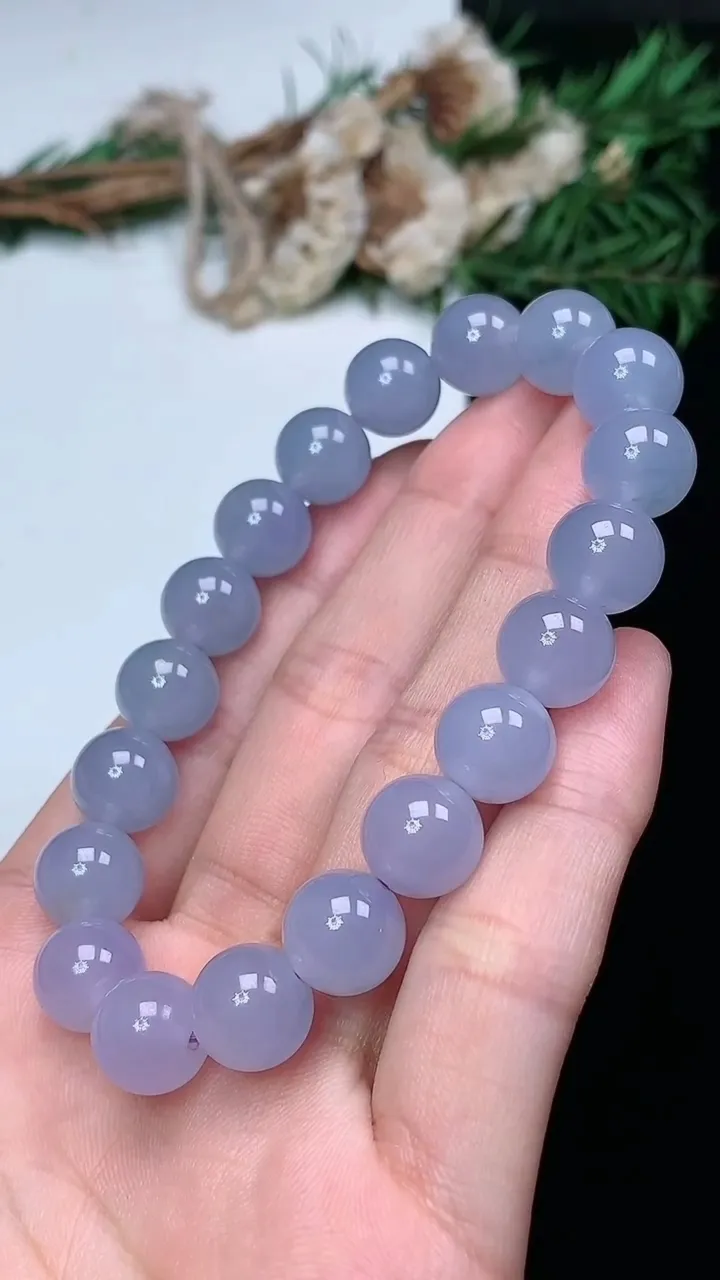 天然A货翡翠紫罗兰圆珠手串，尺寸9.9-19颗，重量:32.98g1月18日
工厂直销收藏佳品,种好水足，色泽均匀，有种有色，上手高大气！