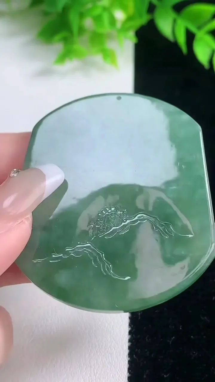 天然A货翡翠山水牌吊坠，尺寸53.8-47.3-4.5，重量:30.30g
1月18日