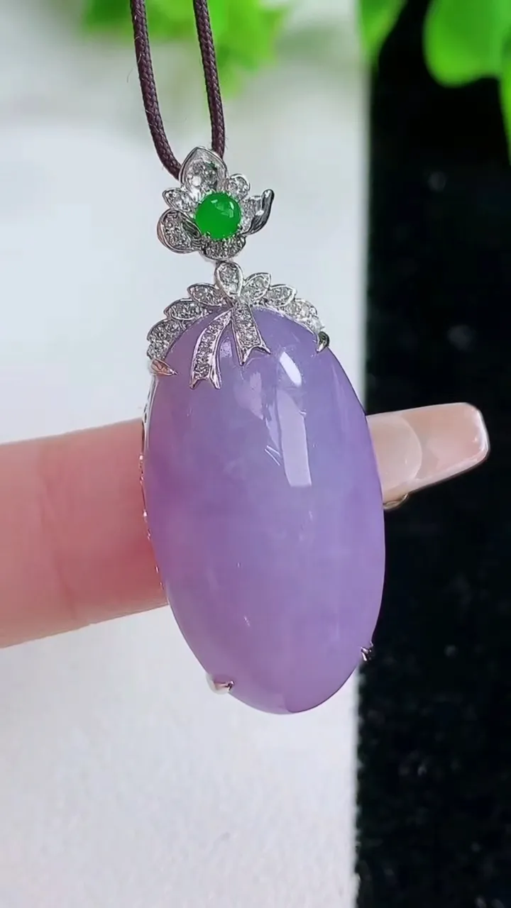 天然A货翡翠18K金紫罗兰福瓜吊坠，尺寸35.8-26.2-15-9.3，重量:7.26g
1月18