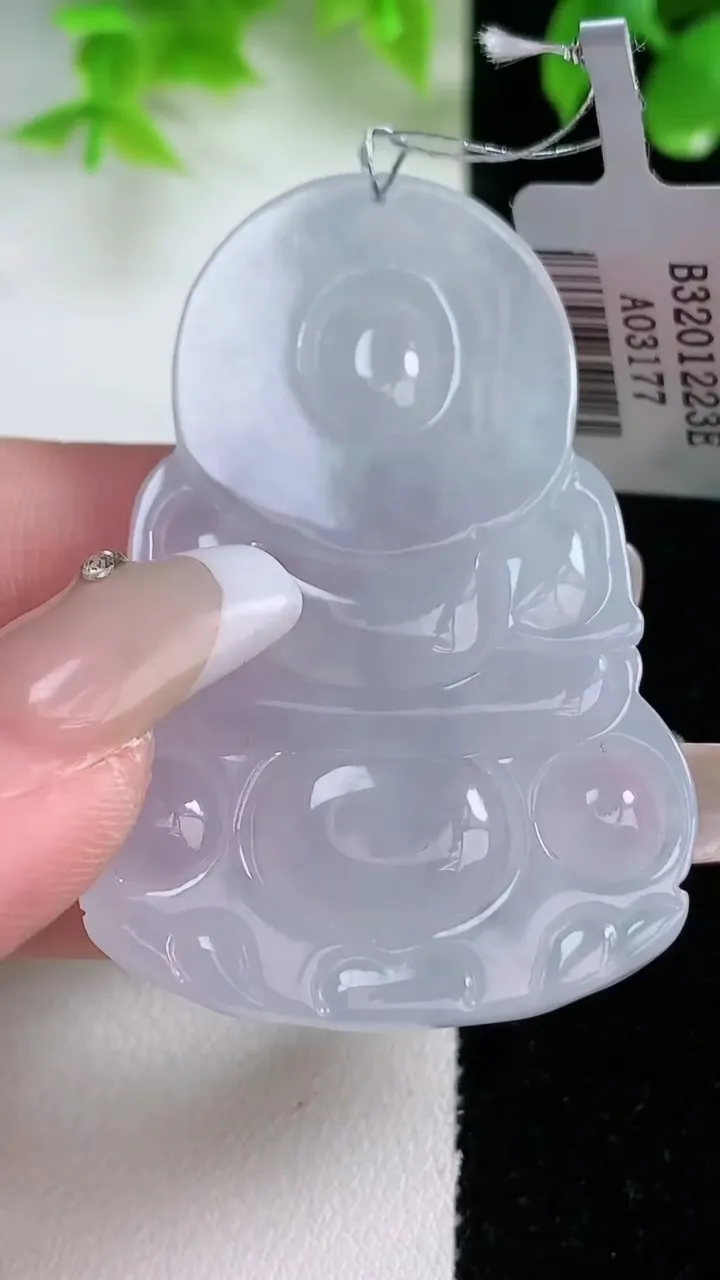 天然A货翡翠观音菩萨吊坠，尺寸53.6-35.4-5.3，重量:20.88g
1月18日