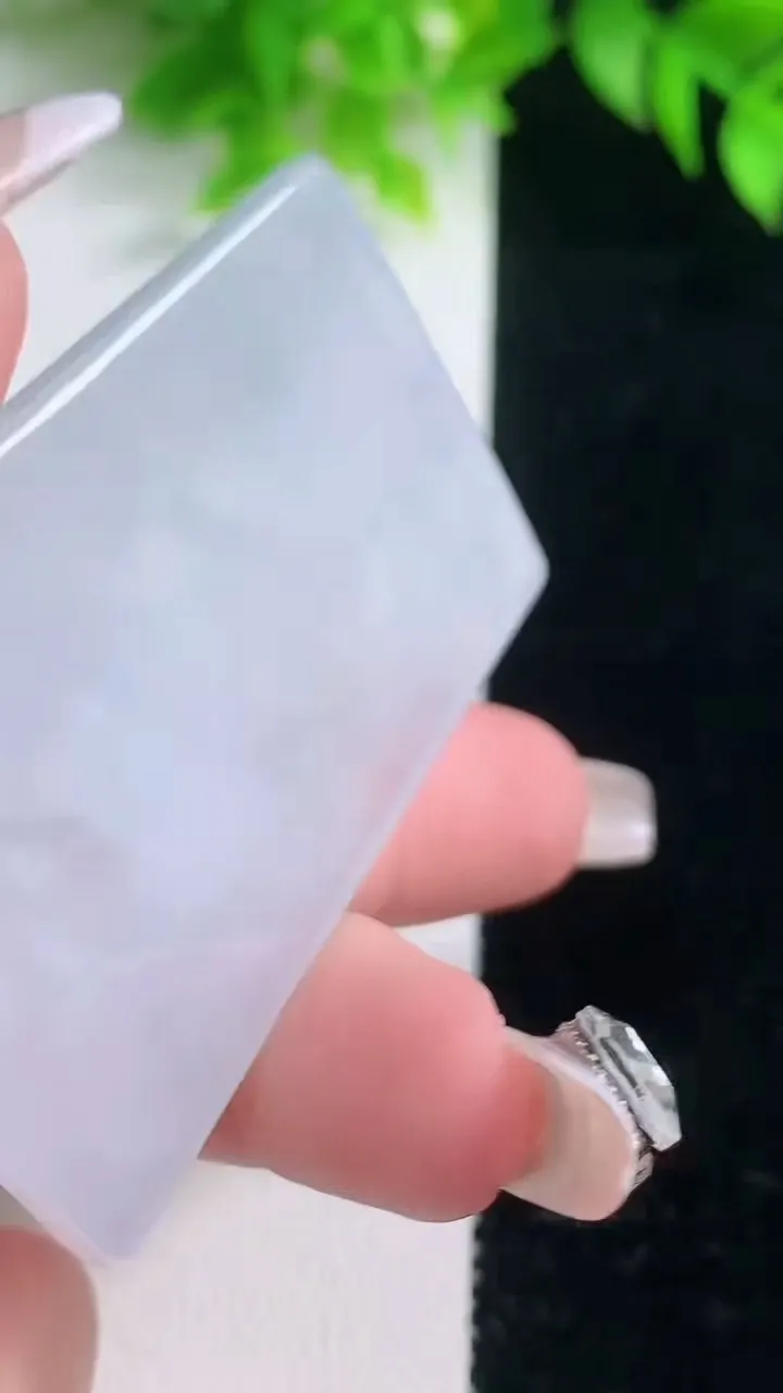 天然A货翡翠麒麟吊坠，尺寸56.5-36.7-5.9，重量:31.01g
1月18日