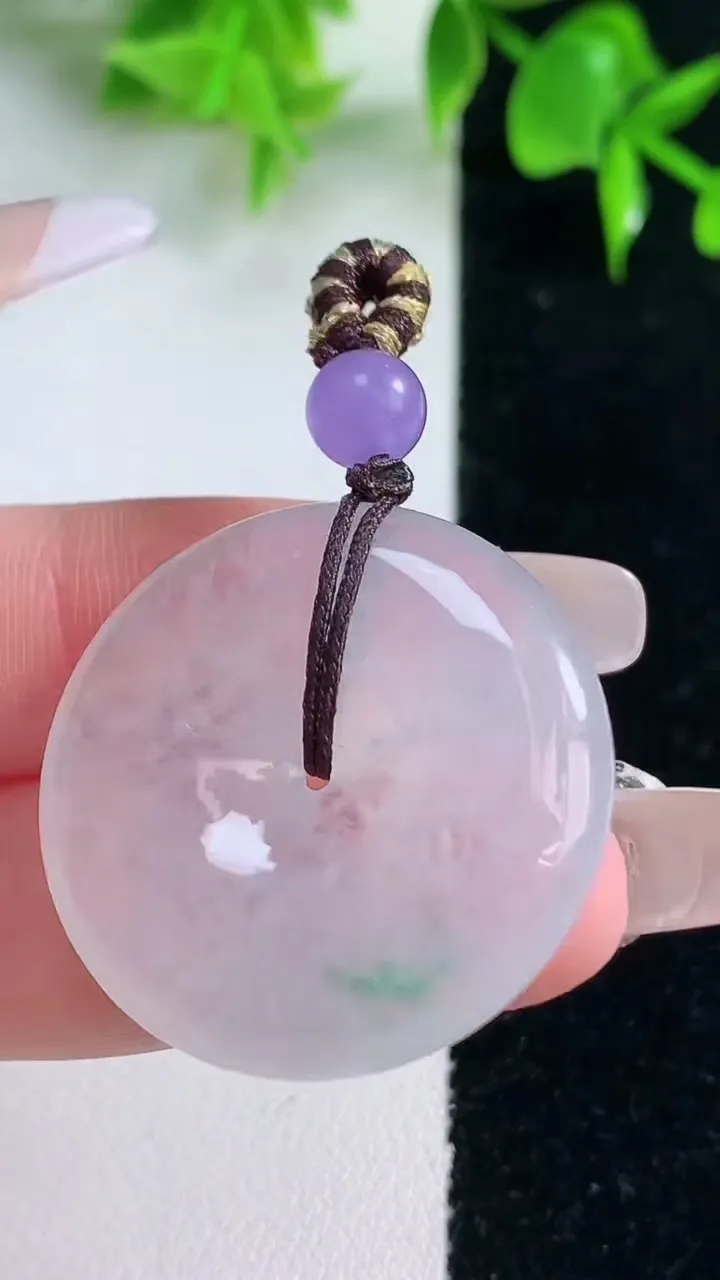 天然A货翡翠平安扣吊坠，尺寸30-6，重量:12.08g
1月18日