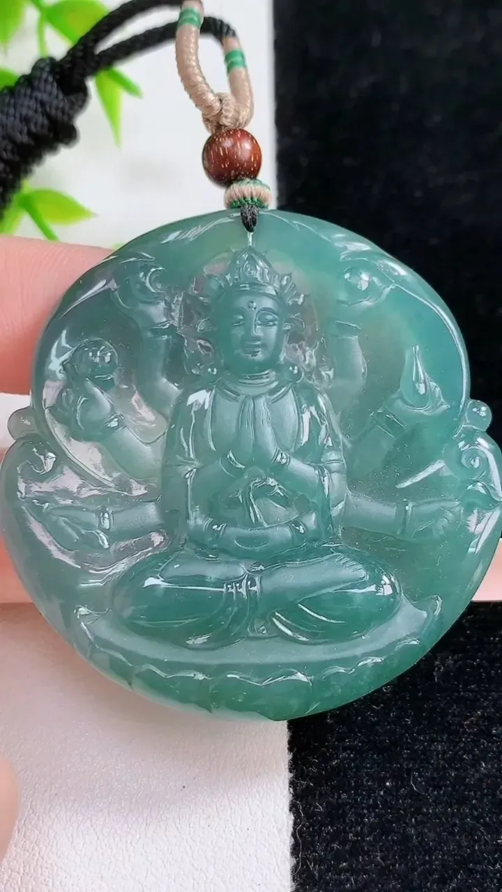 天然A货翡翠蓝水千手观音吊坠，尺寸50-6.5，重:33.70g
1月18日