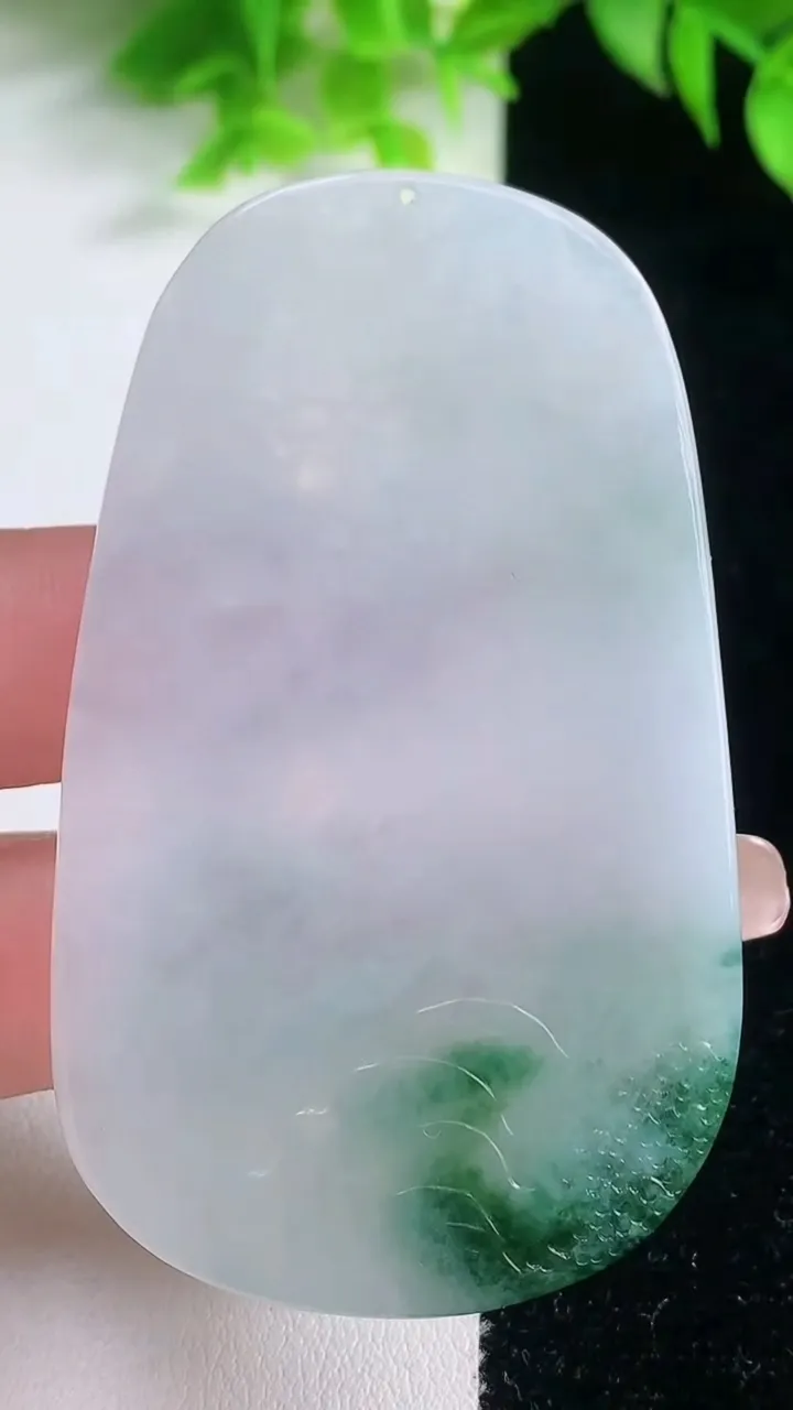 天然A货翡翠牌吊坠，尺寸67.4-40.2-5，重量:31.98g
1月18日