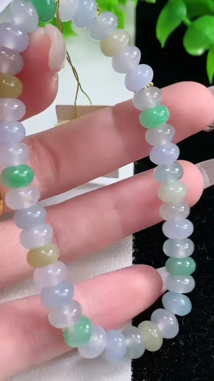 天然A货翡翠种三彩算盘珠手串，尺寸7-4.5-40颗，重量:18.57g1月18日
工厂直销收藏佳品