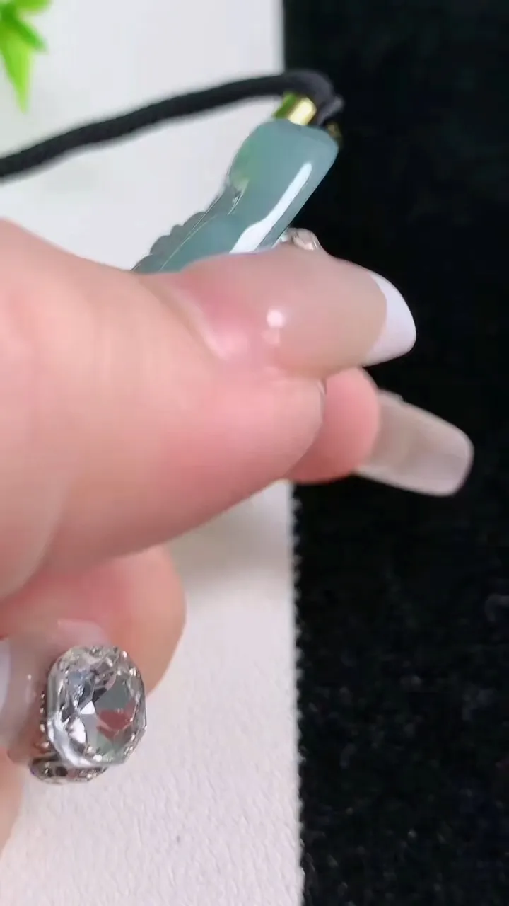 天然A货翡翠普贤菩萨吊坠，尺寸62-38-6.5，重:29.46g
1月18日