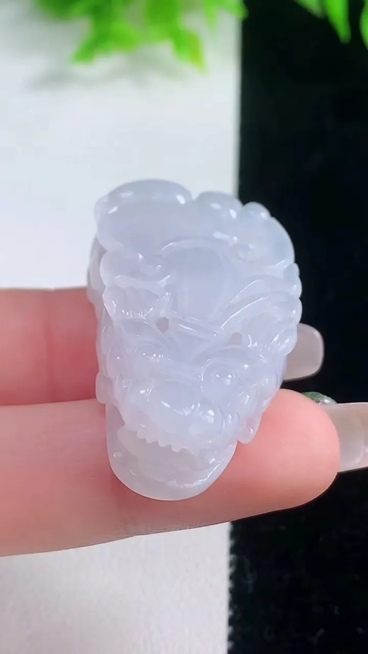 天然A货翡翠貔貅吊坠，尺寸39.4-21.2-12，重量:21.00g
1月18日