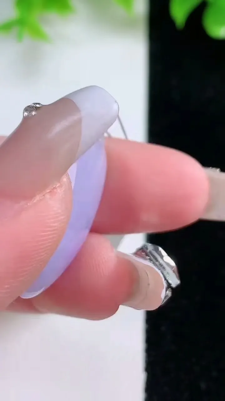 天然A货翡翠18K金紫罗兰福瓜吊坠，尺寸26.7-14.2-8.6，重量:6.27g
1月18日