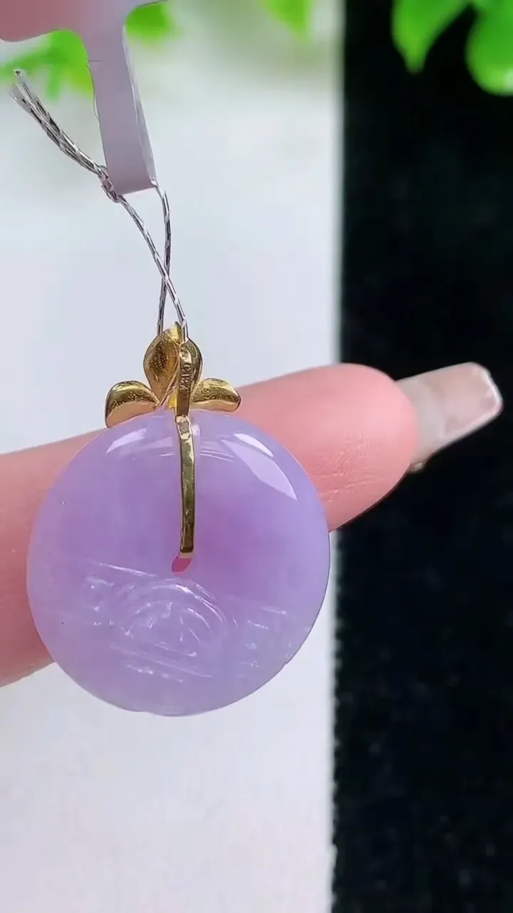 天然A货翡翠18K金紫罗兰平安扣吊坠，尺寸19.7-4.4，重量:4.05g
1月18日