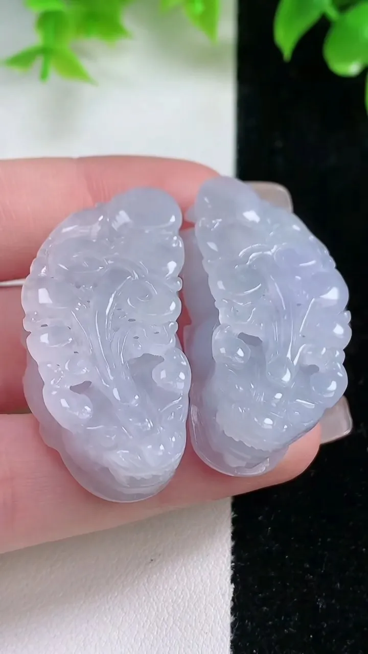 天然A货翡翠紫罗兰貔貅吊坠一对，尺寸38.6-18.5-12.5，重量:41.54g
1月18日