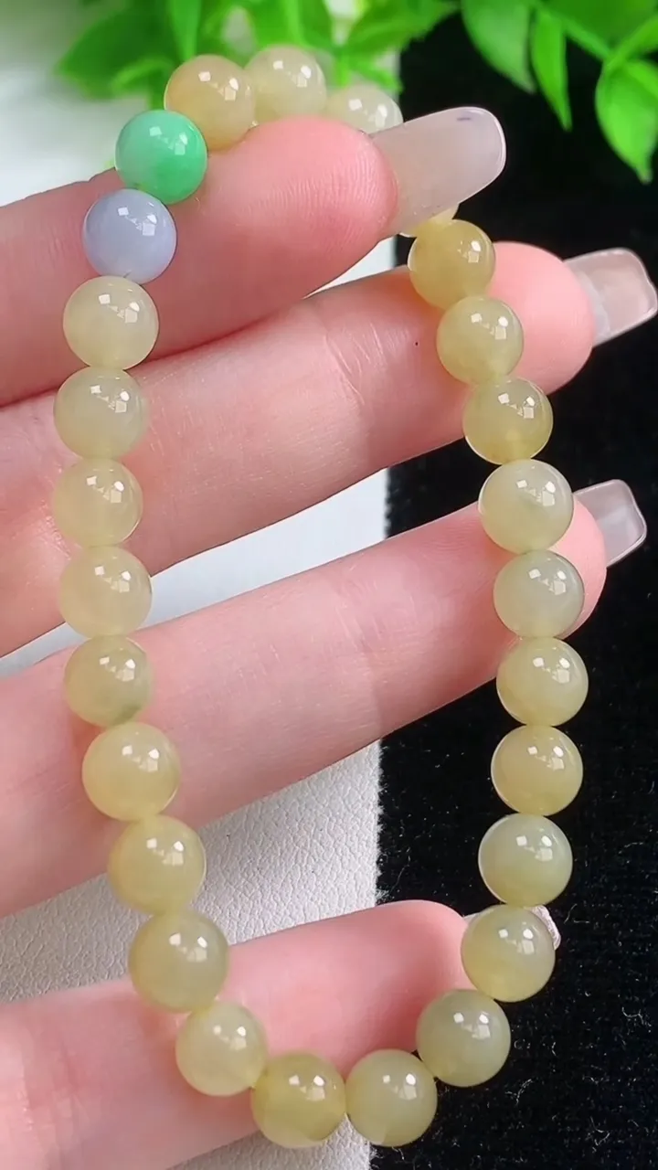 天然A货翡翠三彩圆珠手串，尺寸6.8-27颗，重量:14.89g1月18日
工厂直销收藏佳品,种好水足，色泽均匀，有种有色，上手高大气！