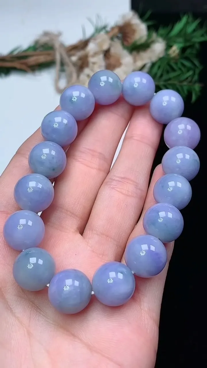 天然A货翡翠货紫罗兰 飘花圆珠手串，尺寸12.3-16颗，重量:53.21g1月18日
工厂直销收藏佳品,种好水足，色泽均匀，有种有色，上手高大气！