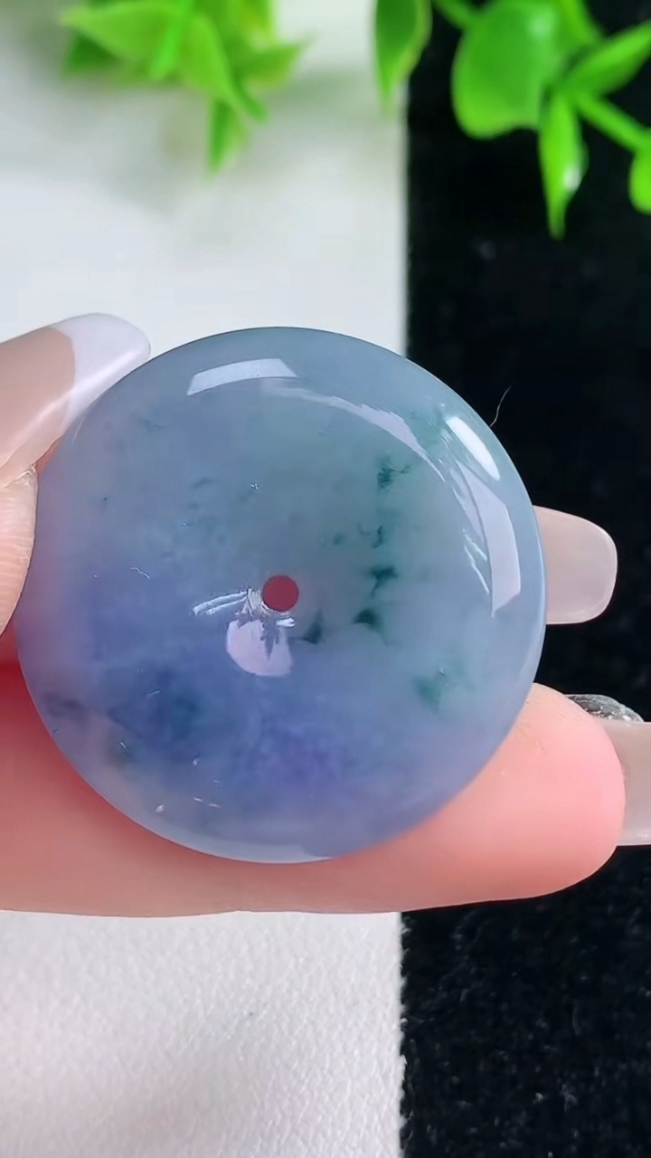 天然A货翡翠紫罗兰飘花平安扣吊坠，尺寸30.8-5.6，重量:10.96g
1月18日