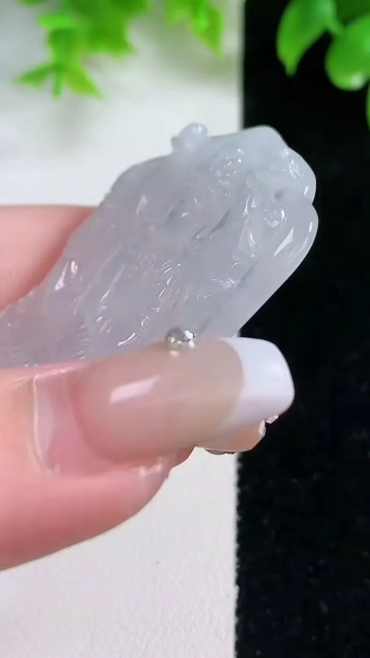 天然A货翡翠千手观音吊坠，尺寸59.2-35.7-5.2，重量:21.45g
1月18日