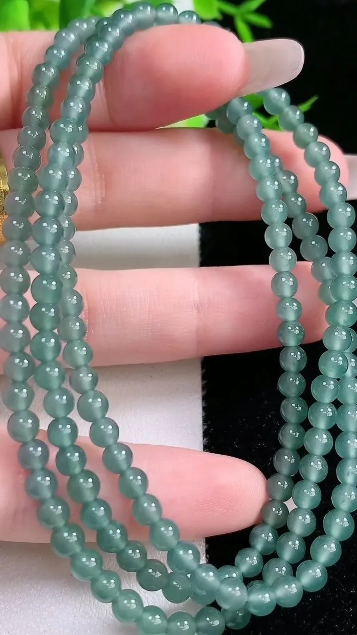 天然A货翡翠圆珠项链，尺寸4.6，重:24.36g
1月18日