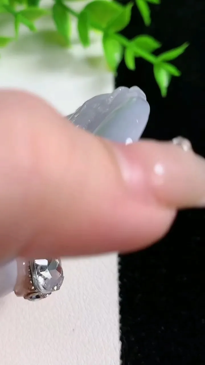 天然A货翡翠紫罗兰文殊菩萨吊坠，尺寸51-50-4，重:20.72g
1月18日