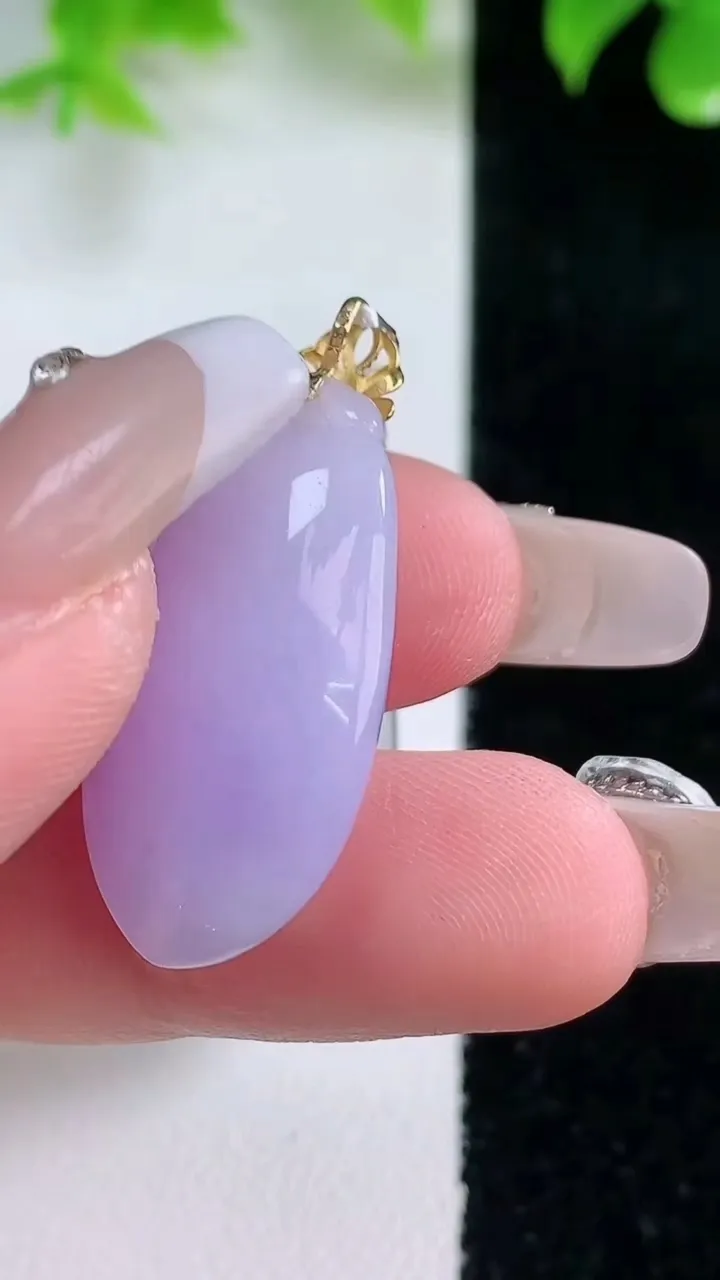 天然A货翡翠18K金紫罗兰福瓜吊坠，尺寸26.7-14.2-8.6，重量:6.27g
1月18日