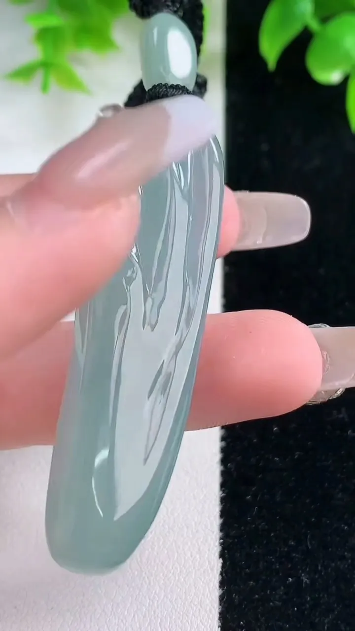 天然A货翡翠悟道吊坠，尺寸56.4-17.2-11，重量:23.84g
1月18日