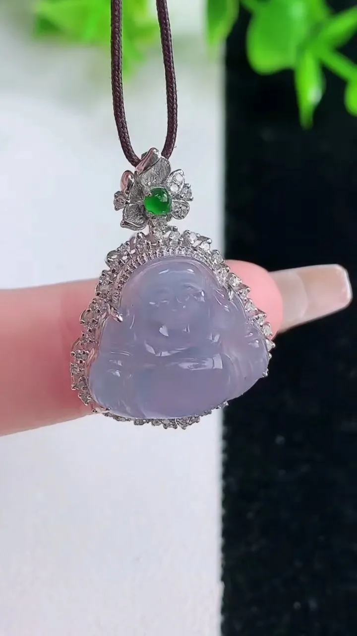 天然A货翡翠种紫罗兰佛公吊坠，尺寸26.8-19.3-7.7，裸石15-16.5重量:3.24g
1