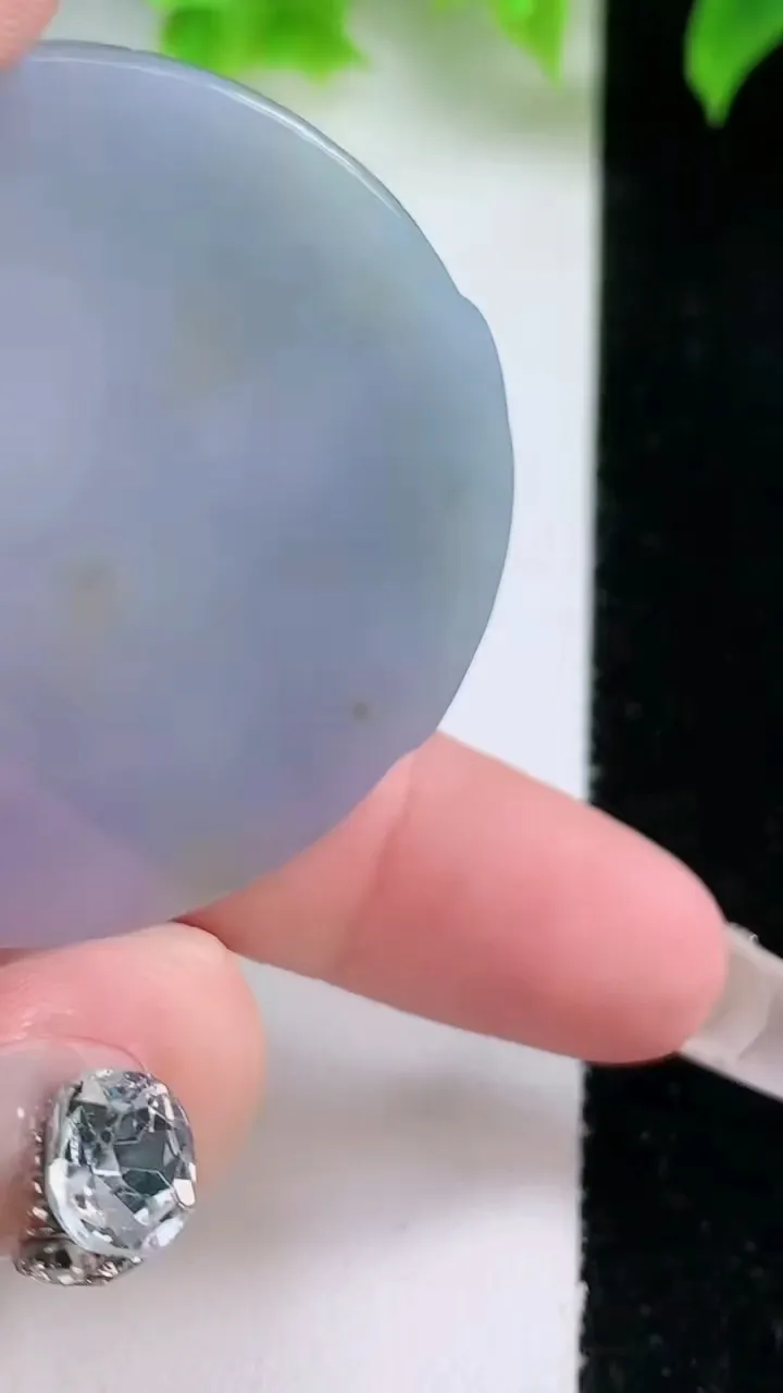 天然A货翡翠紫罗兰仿古无事牌吊坠，尺寸46.3-5.6，重量:30.49g
1月18日