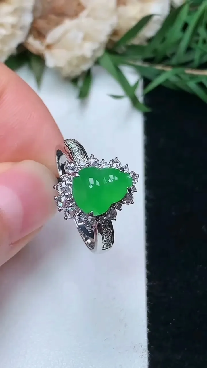 天然A货翡翠葫芦戒指，尺寸17.2-8.4-7，重量:3.39g2026年1月18日
工厂直销收藏佳