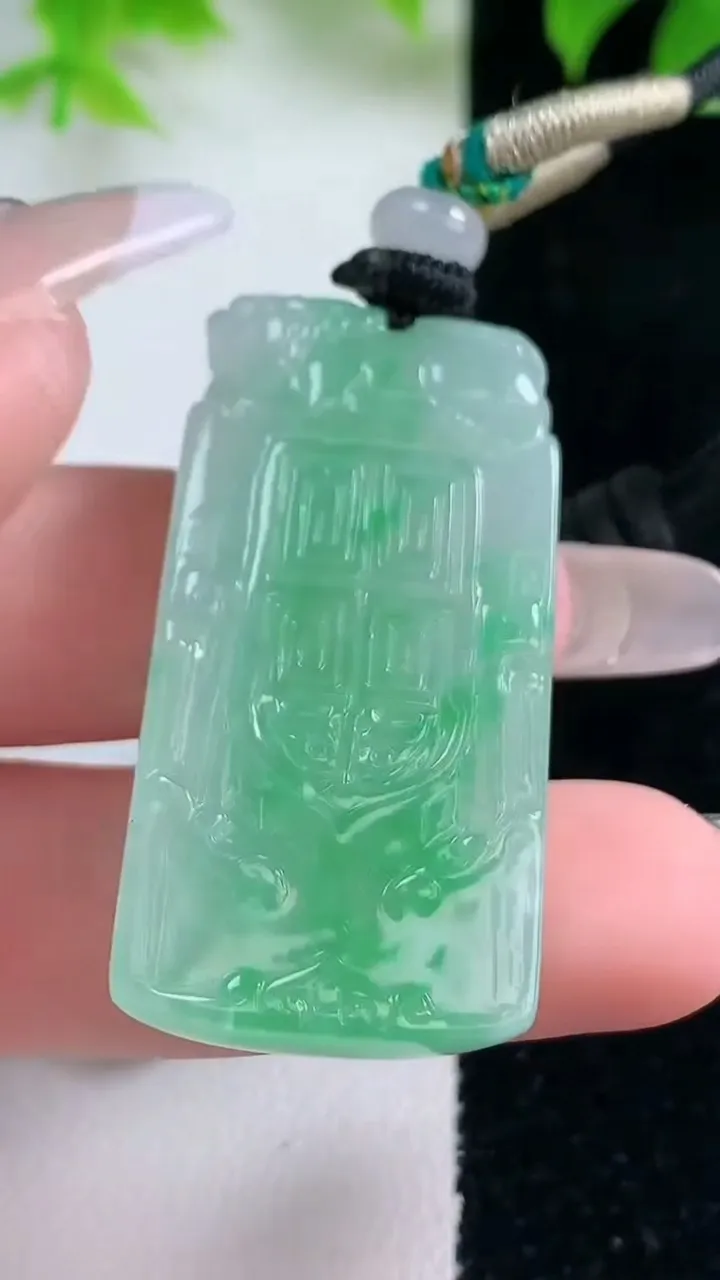 天然A货翡翠仿古无事牌吊坠，尺寸41-21-5.8，重量:17.14g
1月18日