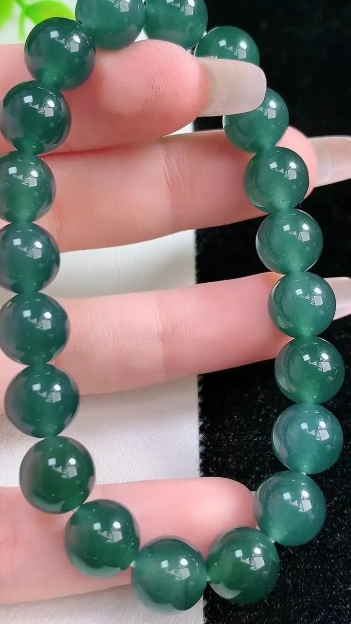 天然A货翡翠圆珠手串，尺寸9.6-20颗，重:31.41g1月18日
工厂直销收藏佳品,种好水足，色泽均匀，有种有色，上手高大气！