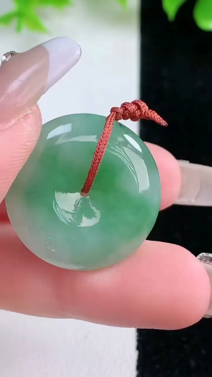 天然A货翡翠平安扣吊坠，尺寸24.3-6，重量:7.91g
1月18日