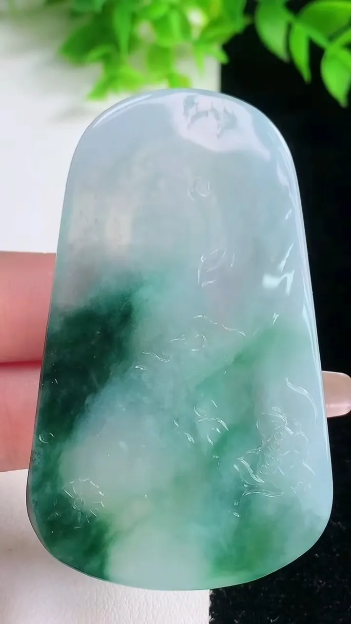 天然A货翡翠飘花虚空藏菩萨吊坠，尺寸69.2-41-5.3，重量:35.80g
1月18日