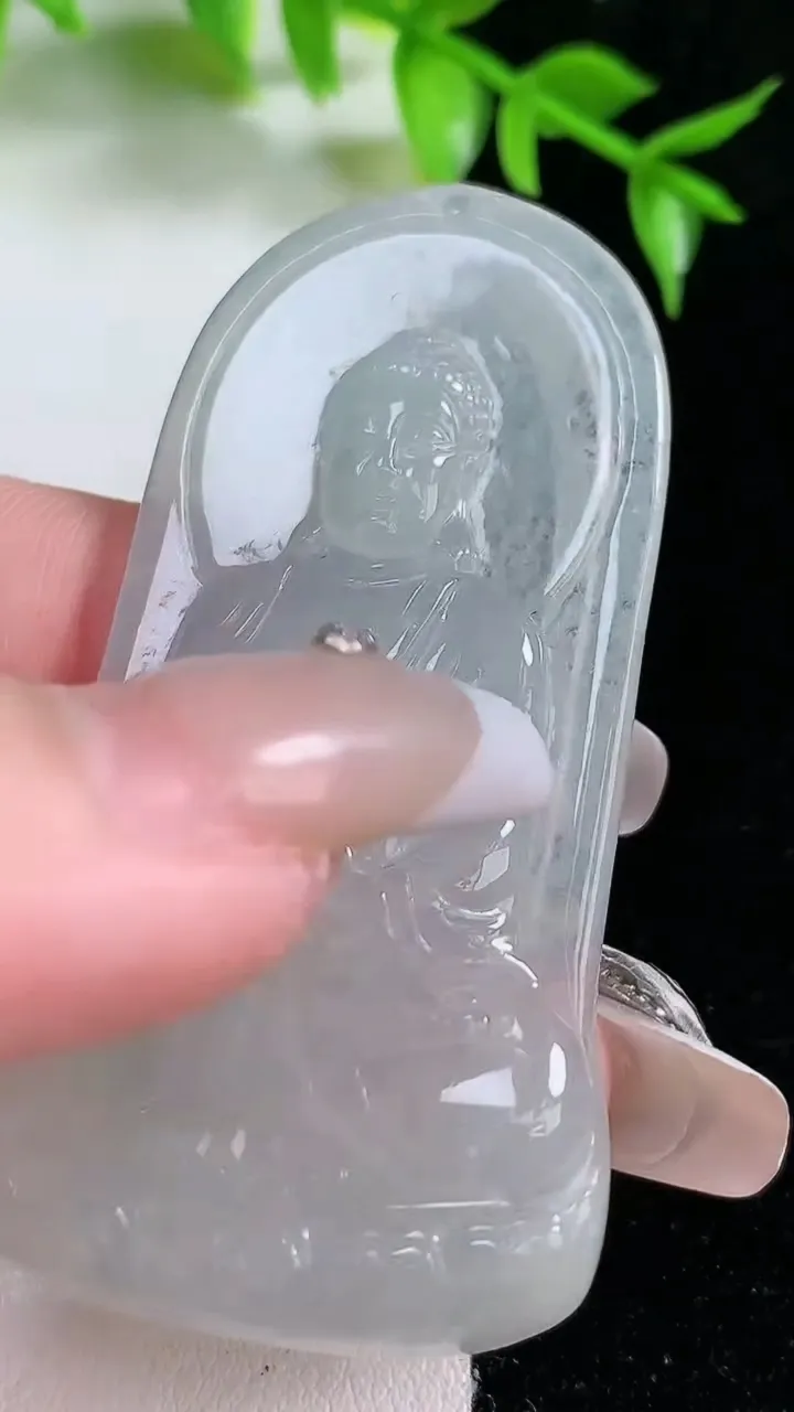 天然A货翡翠大日如来吊坠，尺寸62.3-32-6.3，重:21.22g
1月18日