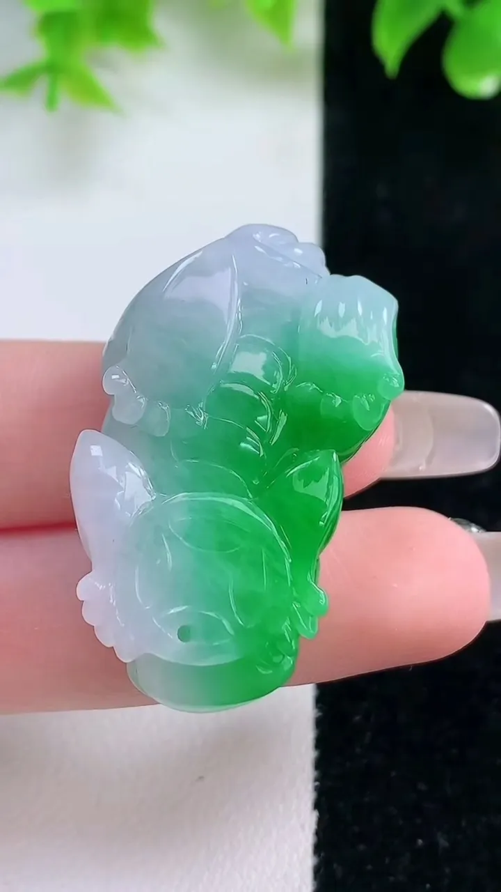 天然A货翡翠貔貅吊坠，尺寸38-22-11.8，重量:21.43g
1月18日