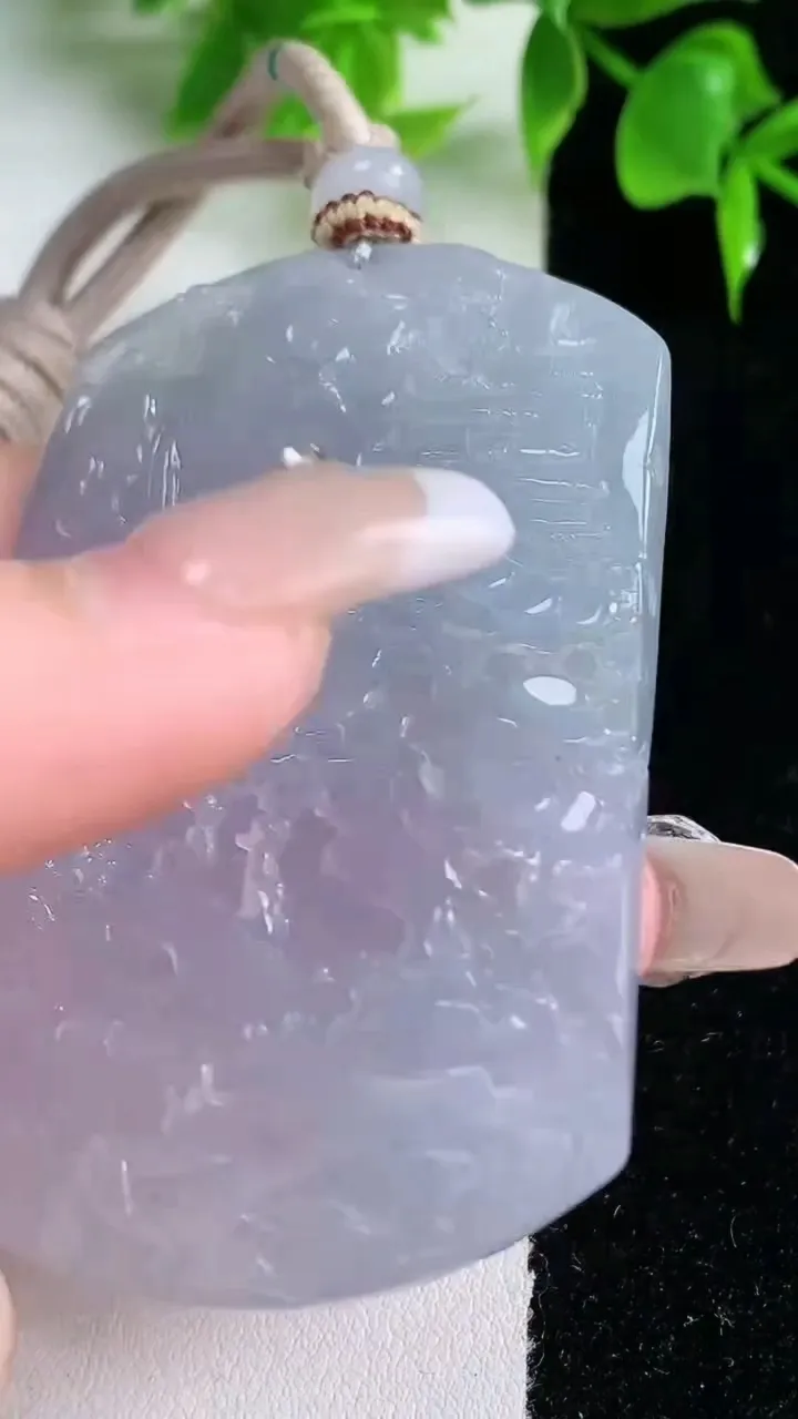 天然A货翡翠种紫罗兰山水牌吊坠，尺寸65.7-45.4-8.6，重量:54.63g
1月18日