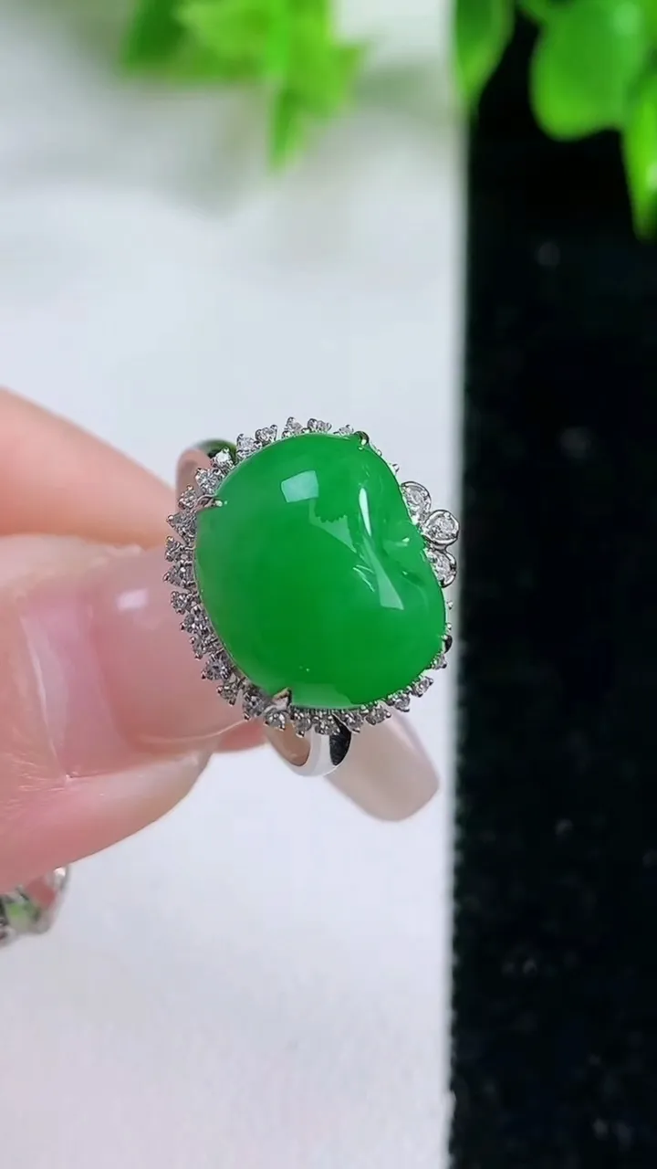 天然A货翡翠苹果戒指，尺寸17.5-10.6-12.6，重量:3.70g2026年1月18日
工厂直销收藏佳品,种好水足，色泽均匀，有种有色，上手高大气！