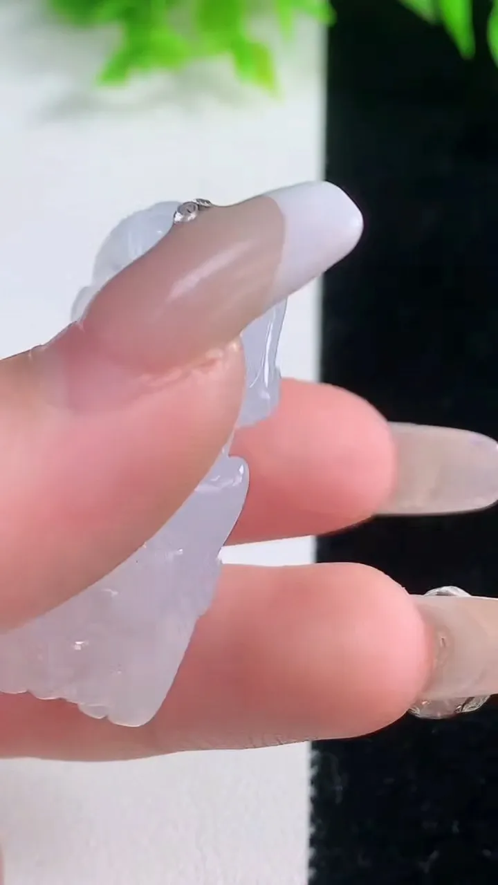 天然A货翡翠貔貅吊坠，尺寸39.4-21.2-12，重量:21.00g
1月18日