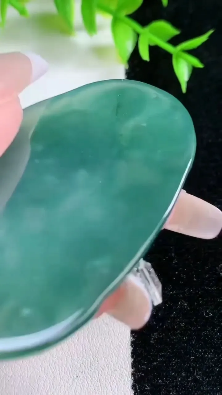 天然A货翡翠蓝水御龙观音菩萨吊坠，尺寸60-39-6.4，重:29.10g
1月18日