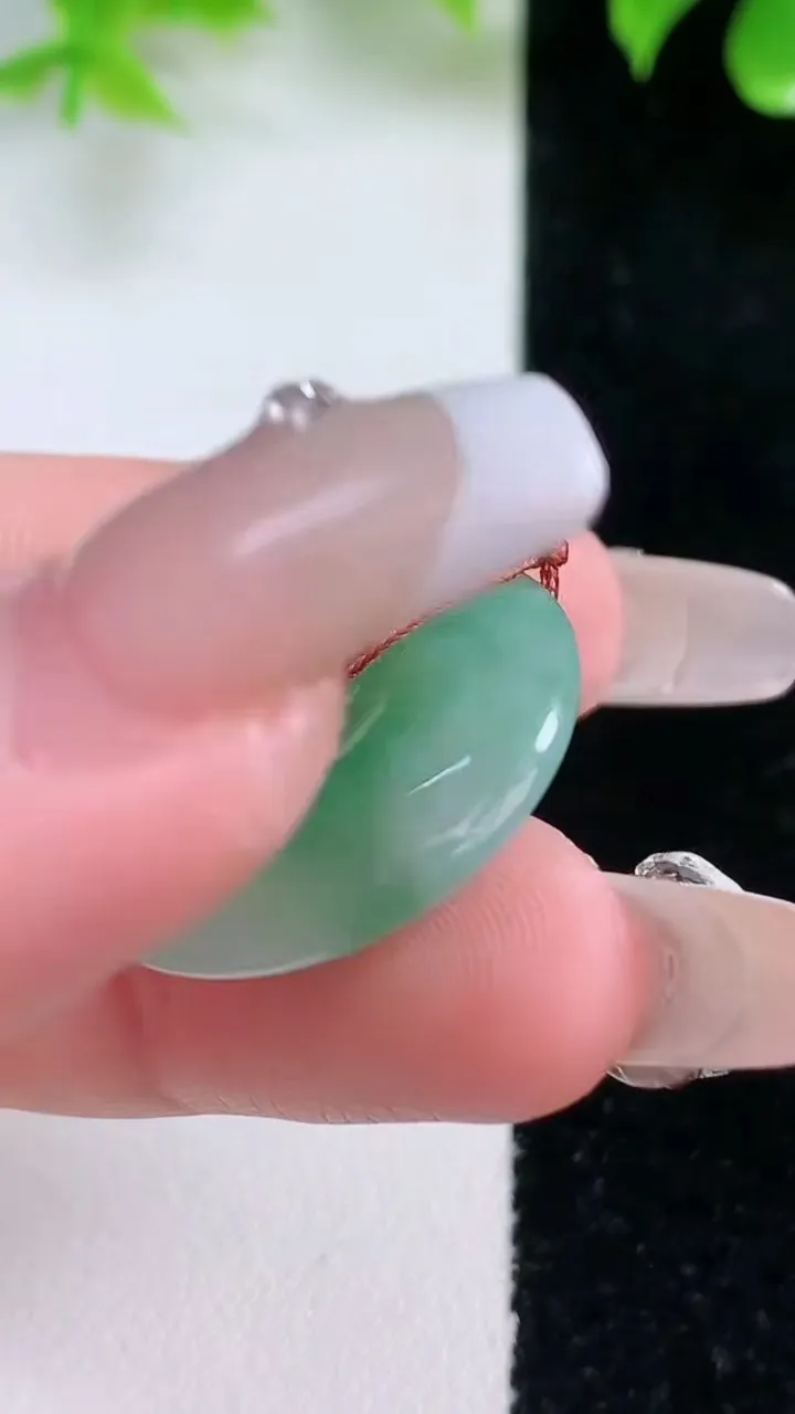 天然A货翡翠平安扣吊坠，尺寸24.3-6，重量:7.91g
1月18日