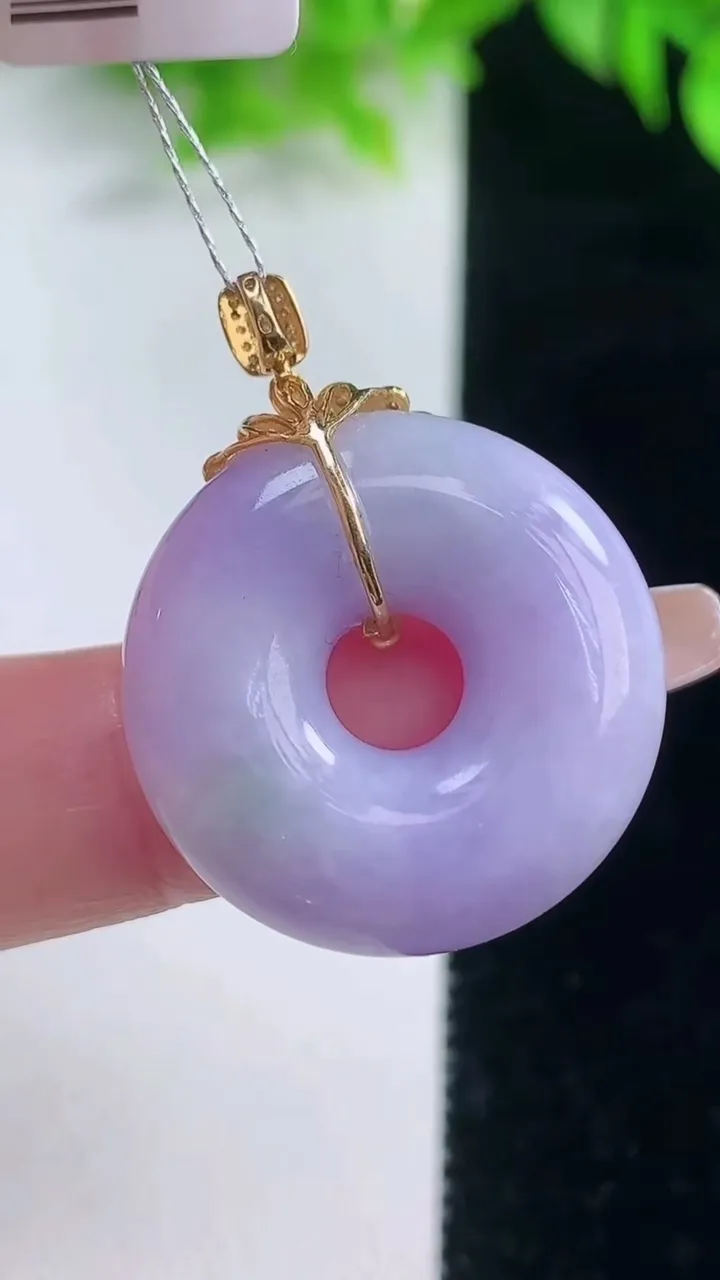 天然A货翡翠18K金紫罗兰平安环吊坠，尺寸24.7-8，重量:10.78g
1月18日