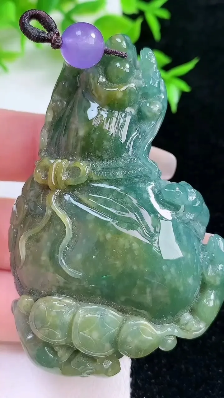 天然A货翡翠蓝水双彩福袋吊坠，尺寸69-46-19.8，重:82.42g
1月18日