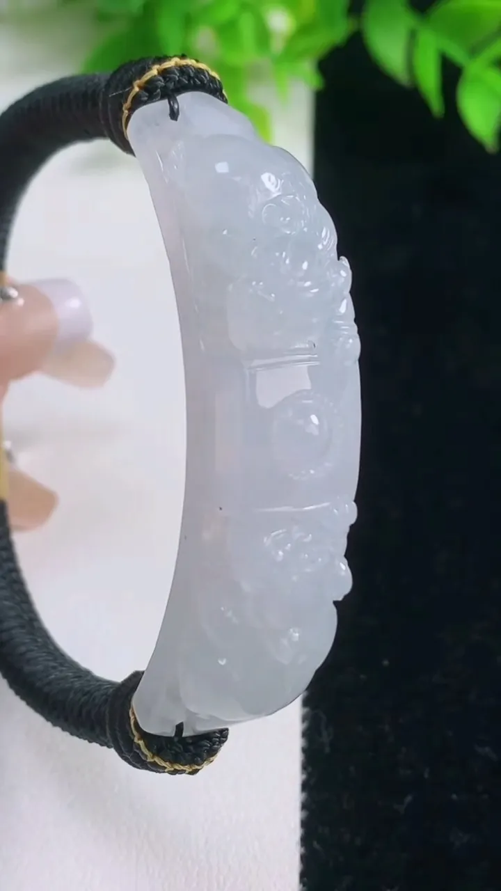 天然A货翡翠貔貅手牌，尺寸57.6-12-11.5，重量:30.99g
1月18日