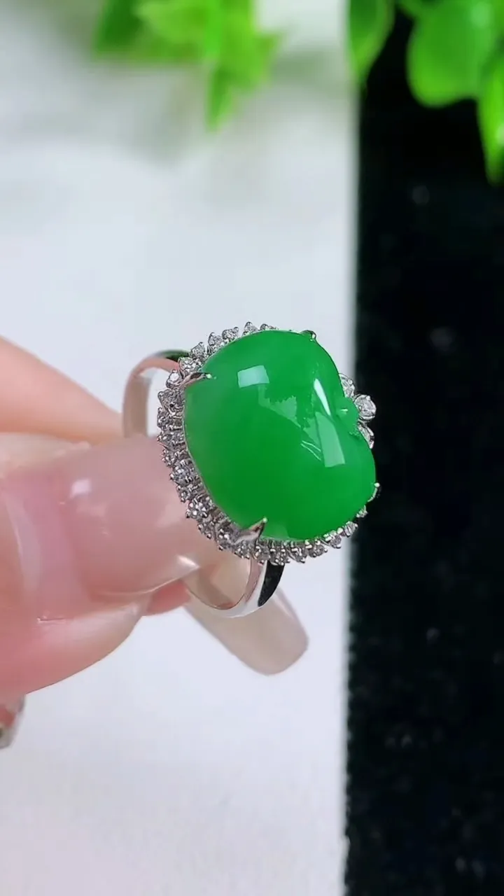 天然A货翡翠苹果戒指，尺寸17.5-10.6-12.6，重量:3.70g2026年1月18日
工厂直销收藏佳品,种好水足，色泽均匀，有种有色，上手高大气！