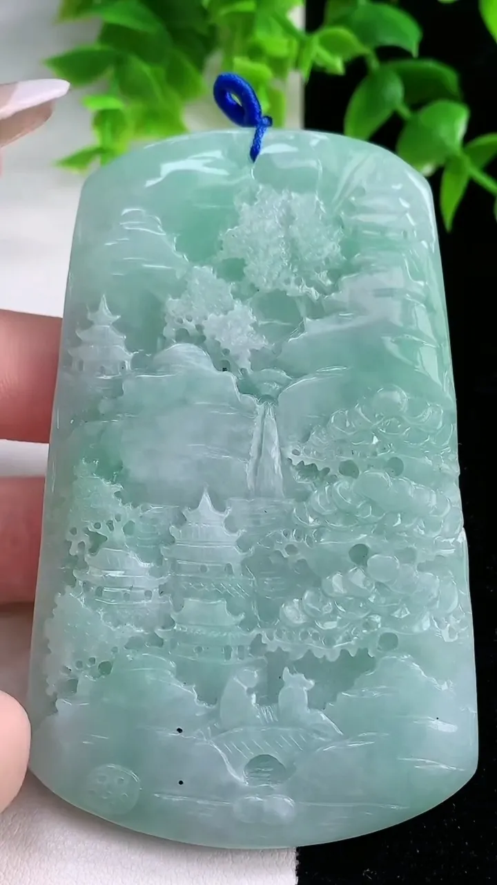 天然A货翡翠山水牌吊坠，尺寸85.7-51.6-7，重量:84.02g
1月18日