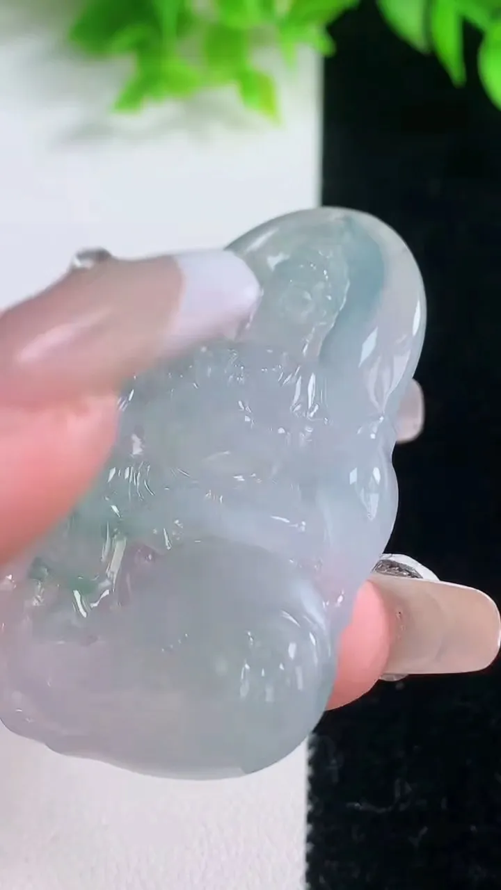 天然A货翡翠冰种飘花普贤菩萨吊坠，尺寸52-33-6，重量:19.52g
1月18日